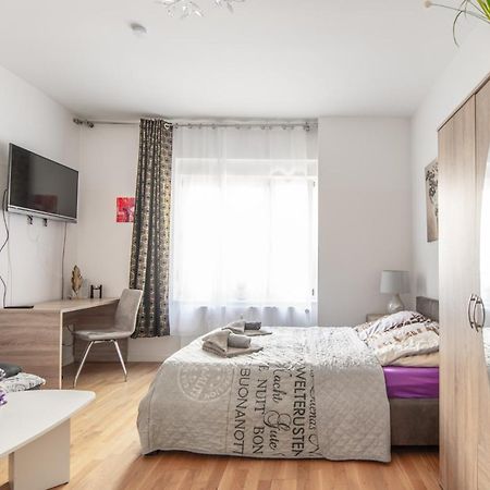 A Stylish Apartment In The Center Of True Berlin Exterior foto